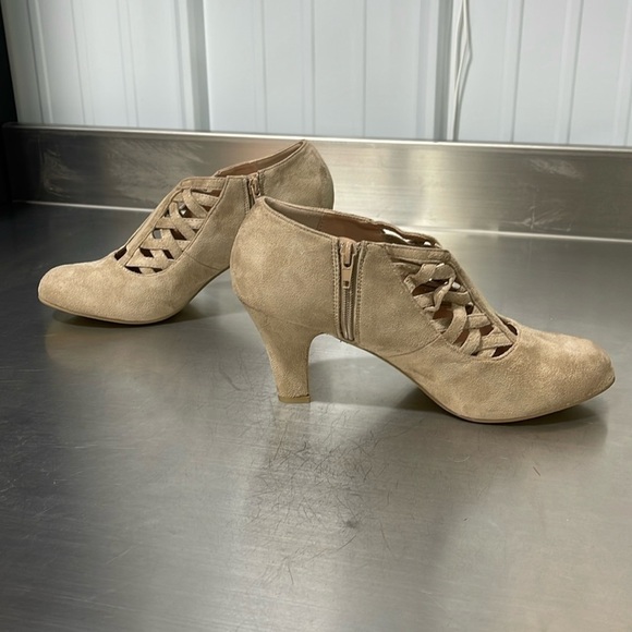 Journee Collection Shoes - New WB Woman’s Journey Heeled Zip Up Ankle Heels